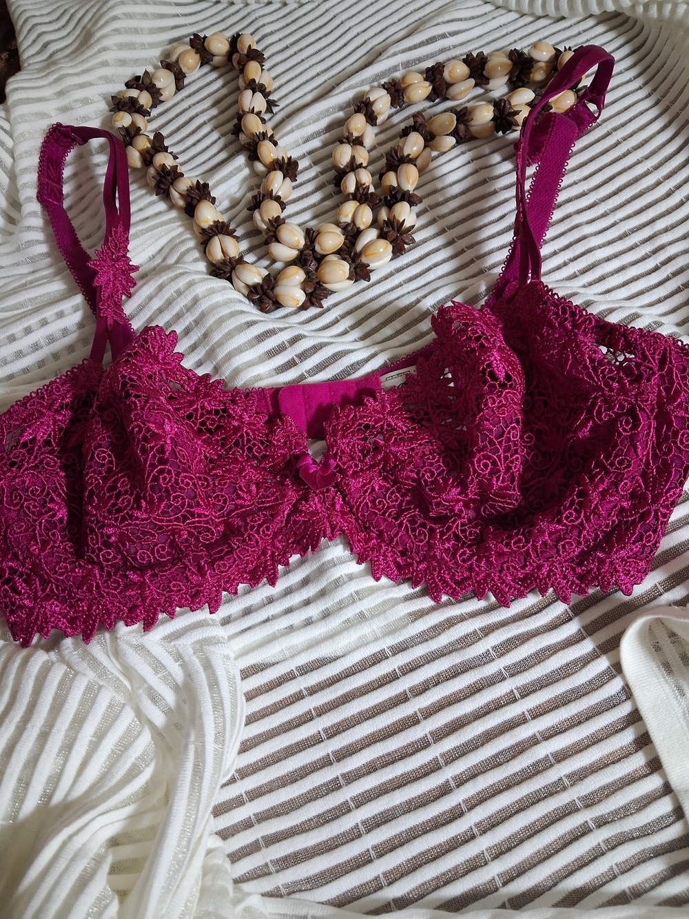 Women's Lace Underwire Bra - Magenta